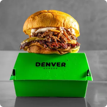 Smokehouse Truffle: fat smash con gouda, costilla deshilachada y mayo trufada